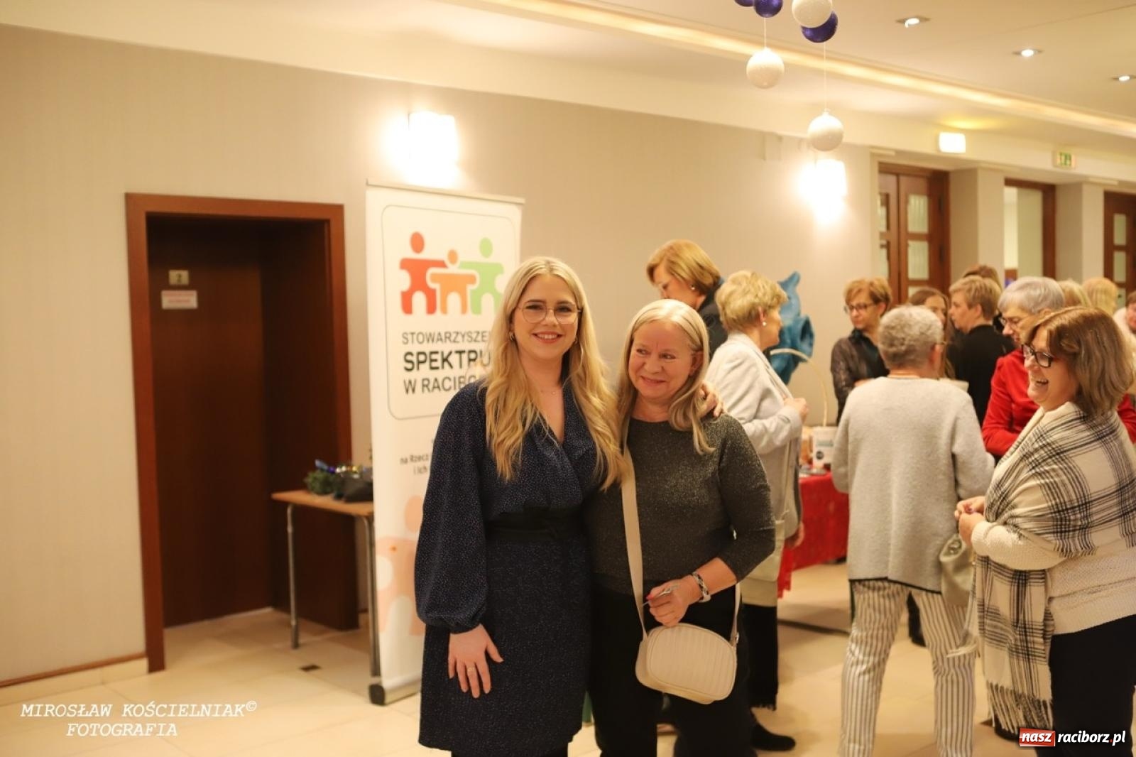 Zdjęcie w galerii na portalu naszraciborz.pl: Gwiazdy Gwiazdki Serc 2024. Koncert charytatywny na bis! wiadomości z regionu