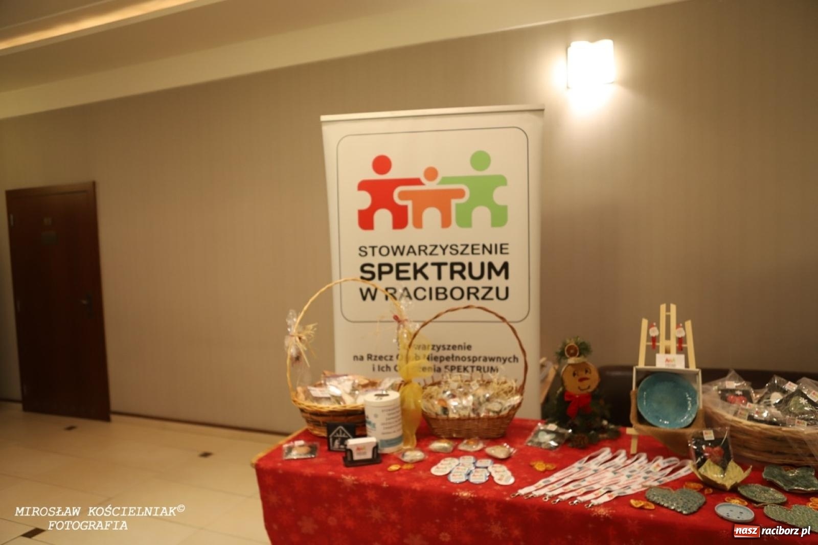 Zdjęcie w galerii na portalu naszraciborz.pl: Gwiazdy Gwiazdki Serc 2024. Koncert charytatywny na bis! wiadomości z regionu