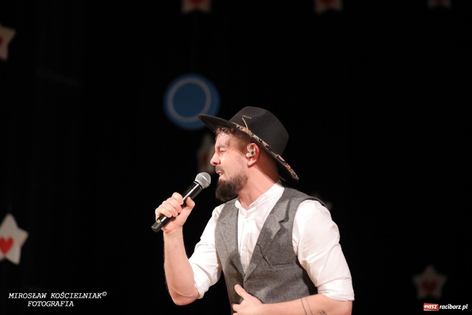 Zdjęcie w galerii na portalu naszraciborz.pl: Gwiazdy Gwiazdki Serc 2024. Koncert charytatywny na bis! wiadomości z regionu