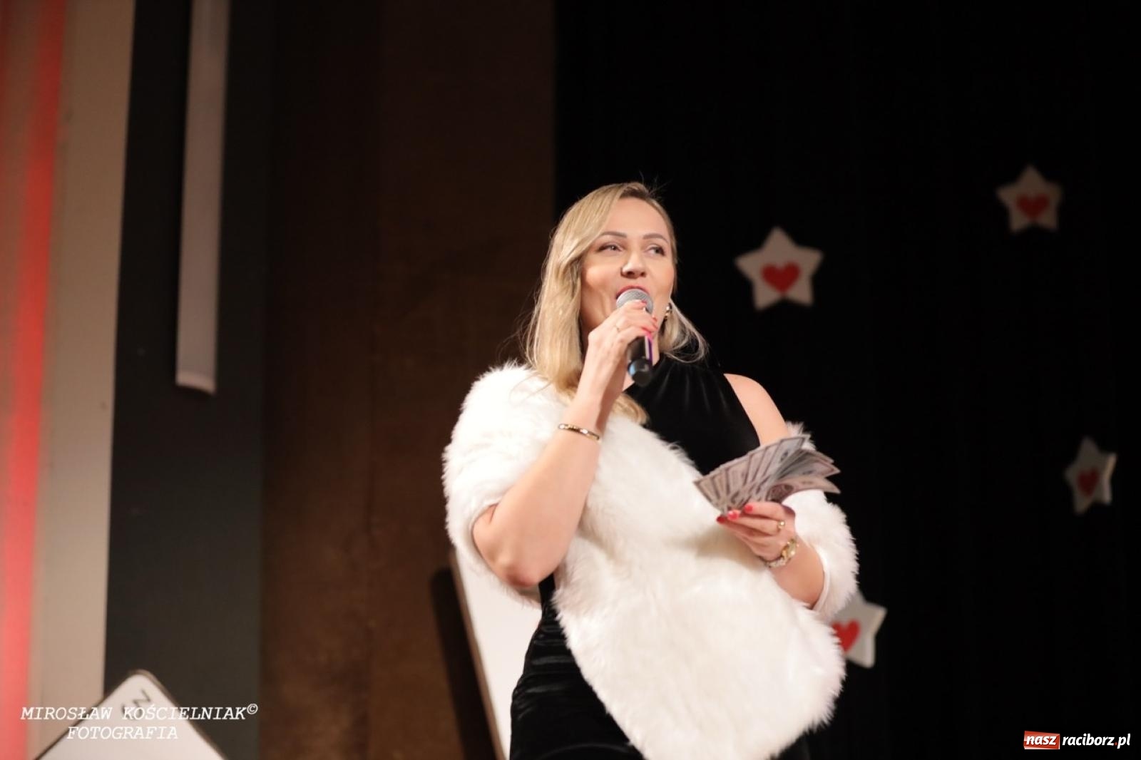 Zdjęcie w galerii na portalu naszraciborz.pl: Gwiazdy Gwiazdki Serc 2024. Koncert charytatywny na bis! wiadomości z regionu