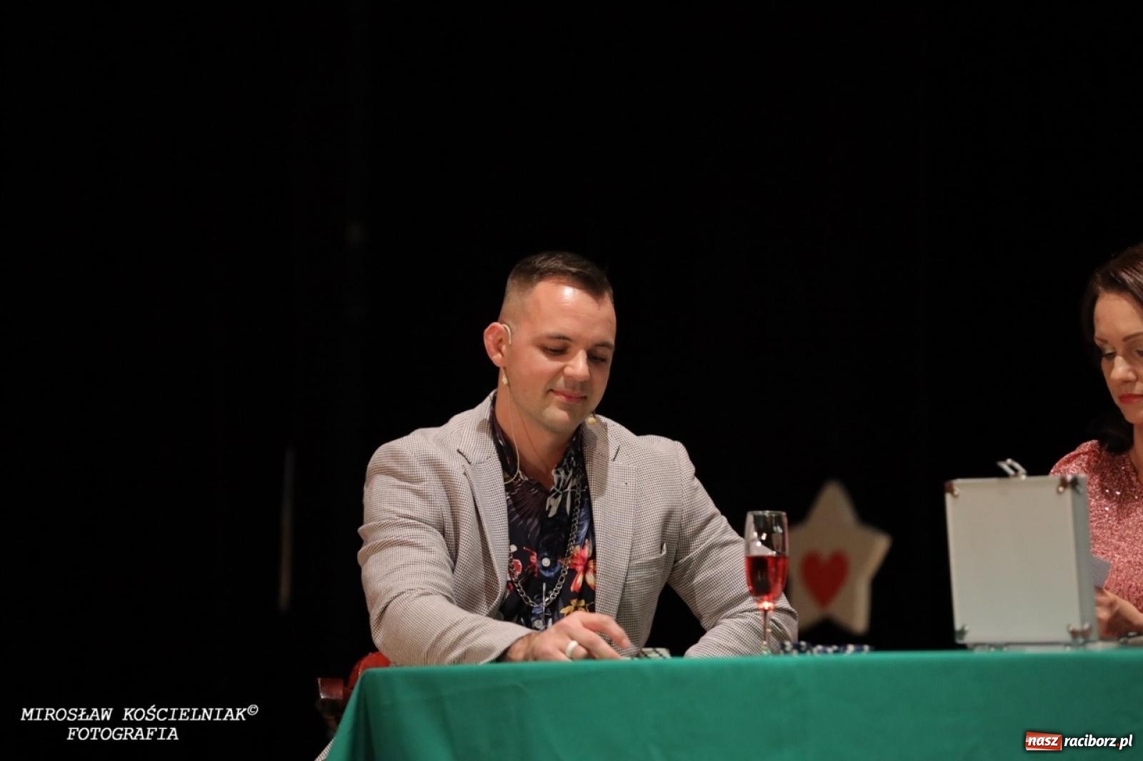 Zdjęcie w galerii na portalu naszraciborz.pl: Gwiazdy Gwiazdki Serc 2024. Koncert charytatywny na bis! wiadomości z regionu