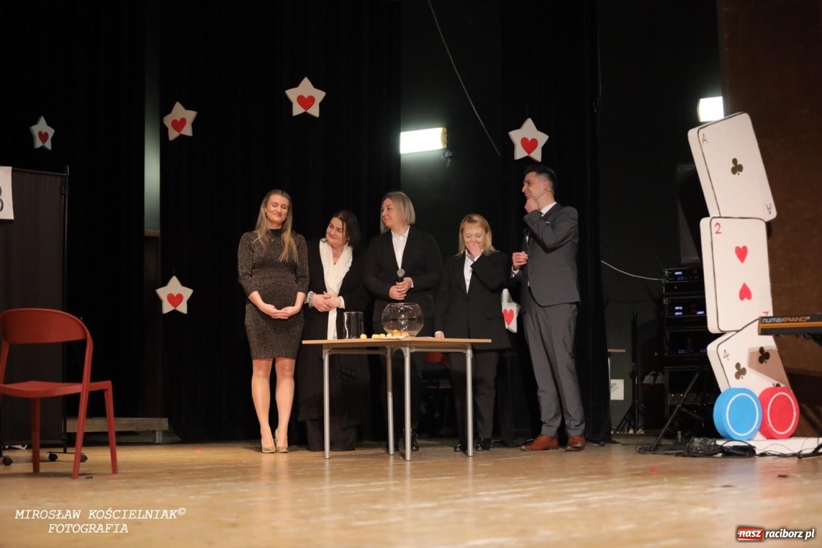 Zdjęcie w galerii na portalu naszraciborz.pl: Gwiazdy Gwiazdki Serc 2024. Koncert charytatywny na bis! wiadomości z regionu