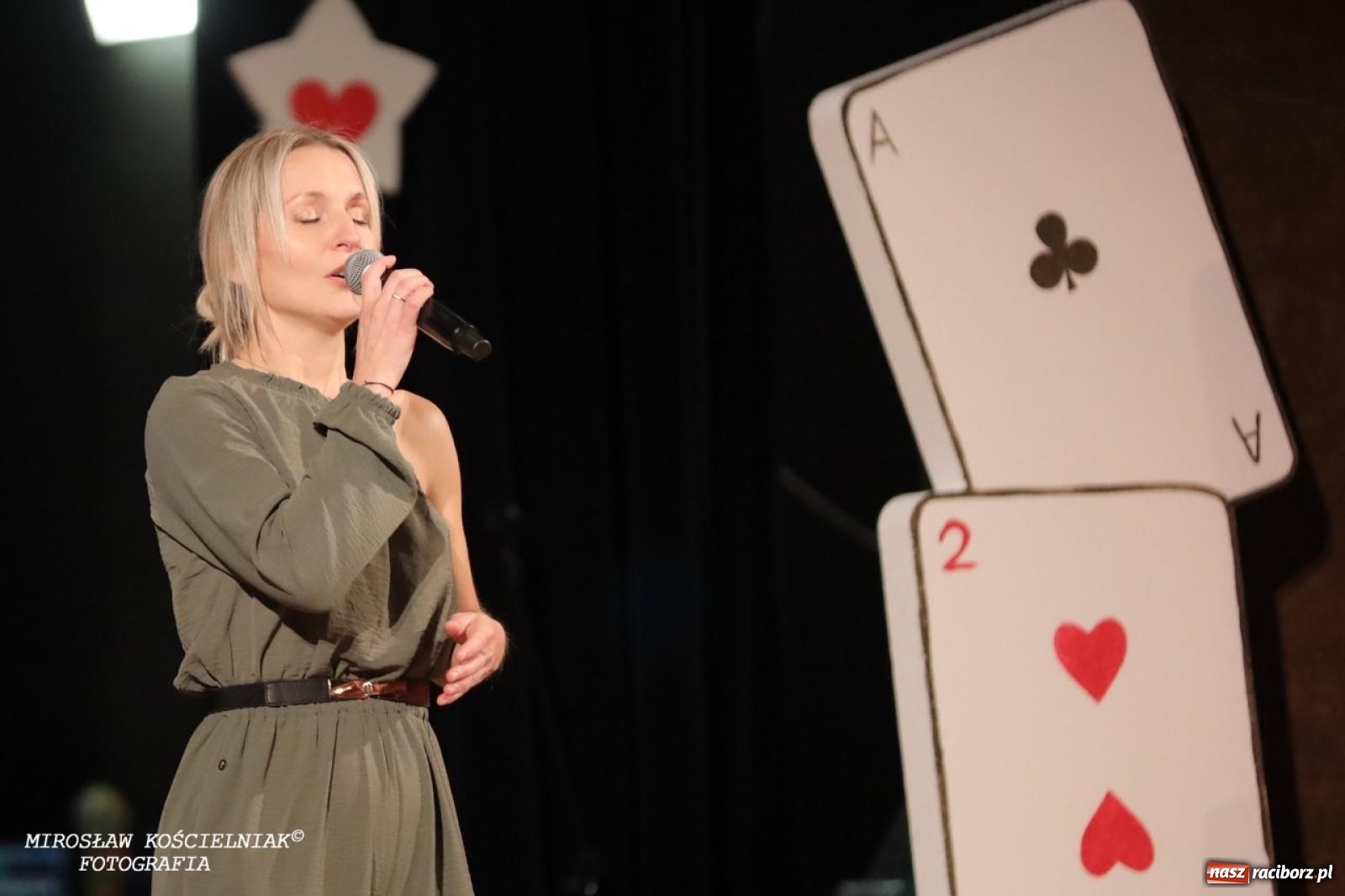Zdjęcie w galerii na portalu naszraciborz.pl: Gwiazdy Gwiazdki Serc 2024. Koncert charytatywny na bis! wiadomości z regionu