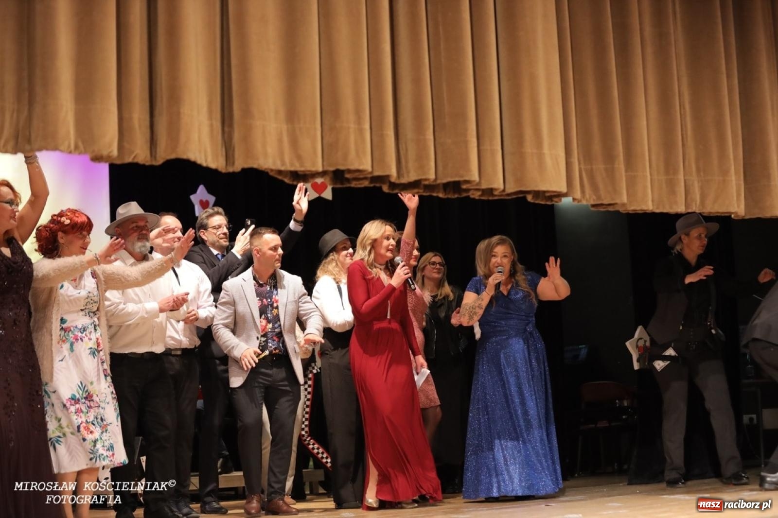 Zdjęcie w galerii na portalu naszraciborz.pl: Gwiazdy Gwiazdki Serc 2024. Koncert charytatywny na bis! wiadomości z regionu