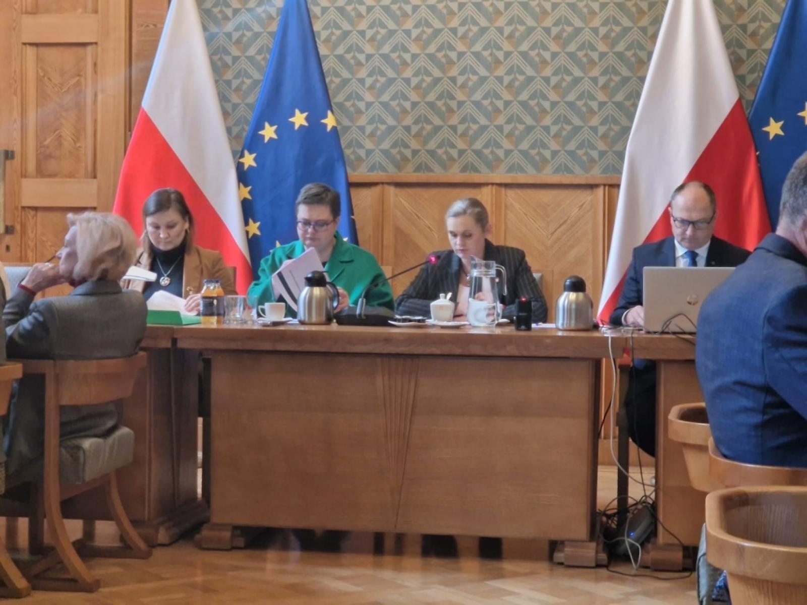 Zdjęcie w galerii na portalu naszraciborz.pl: Posiedzenie zespołu ds. statusu zawodowego pracowników oświaty wiadomości z regionu