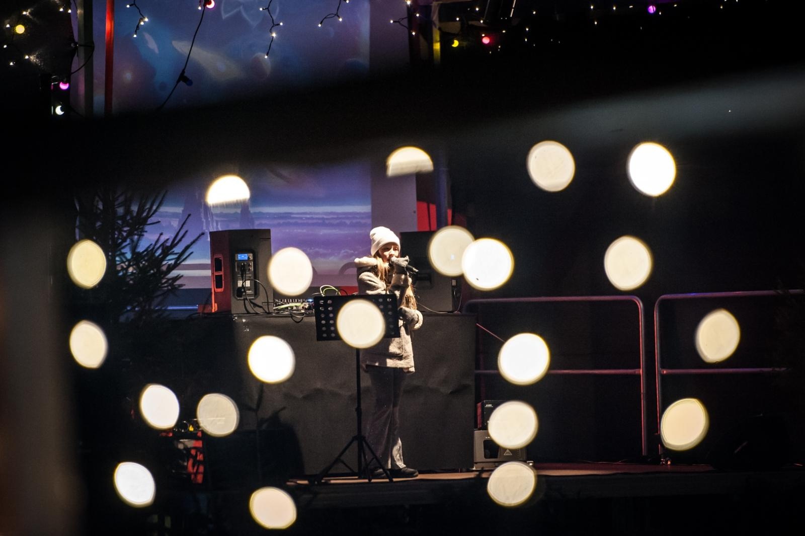 Zdjęcie w galerii na portalu naszraciborz.pl: Muzyka elektroniczna zabrzmiała na zamku. Sobota to szemrane piosenki, niedziela show Muzyczna karuzela wiadomości z regionu