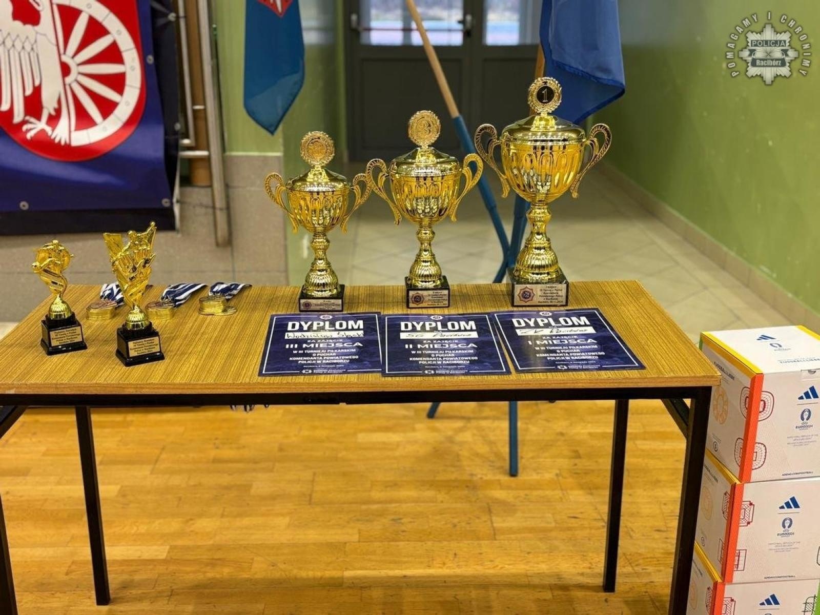 Zdjęcie w galerii na portalu naszraciborz.pl: Turniej halowej piłki nożnej o Puchar Komendanta Powiatowego Policji w Raciborzu wiadomości z regionu