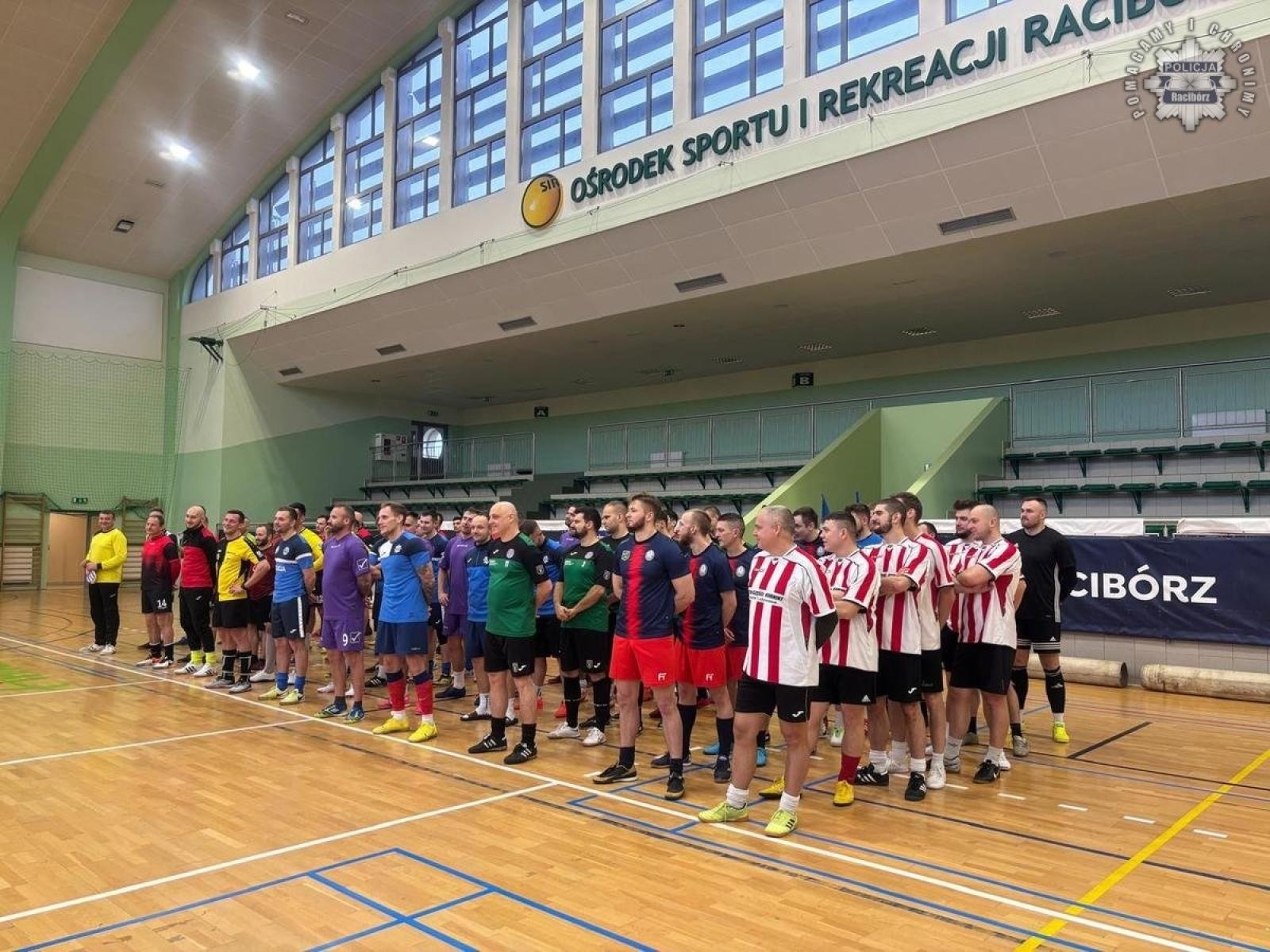 Zdjęcie w galerii na portalu naszraciborz.pl: Turniej halowej piłki nożnej o Puchar Komendanta Powiatowego Policji w Raciborzu wiadomości z regionu