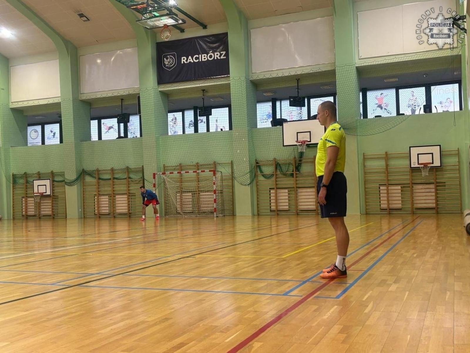 Zdjęcie w galerii na portalu naszraciborz.pl: Turniej halowej piłki nożnej o Puchar Komendanta Powiatowego Policji w Raciborzu wiadomości z regionu