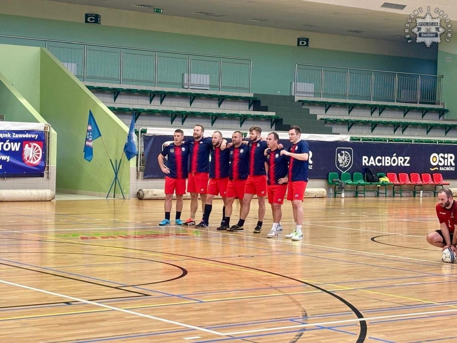 Zdjęcie w galerii na portalu naszraciborz.pl: Turniej halowej piłki nożnej o Puchar Komendanta Powiatowego Policji w Raciborzu wiadomości z regionu