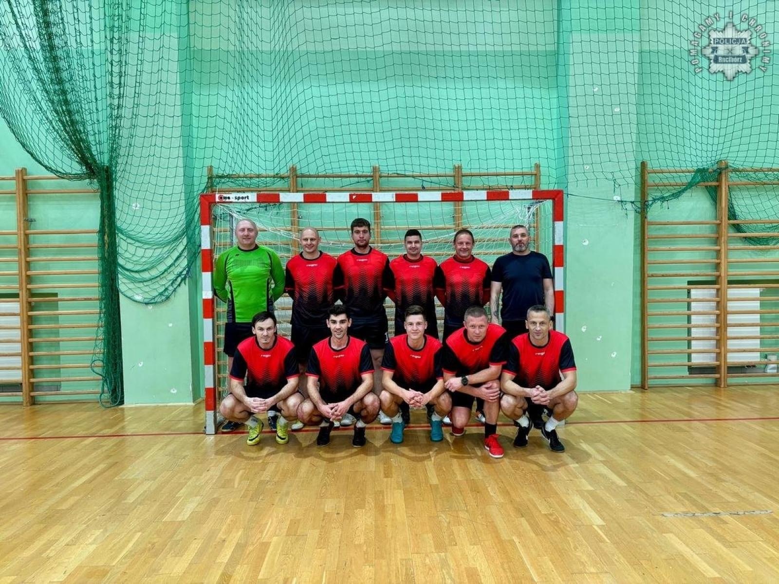 Zdjęcie w galerii na portalu naszraciborz.pl: Turniej halowej piłki nożnej o Puchar Komendanta Powiatowego Policji w Raciborzu wiadomości z regionu