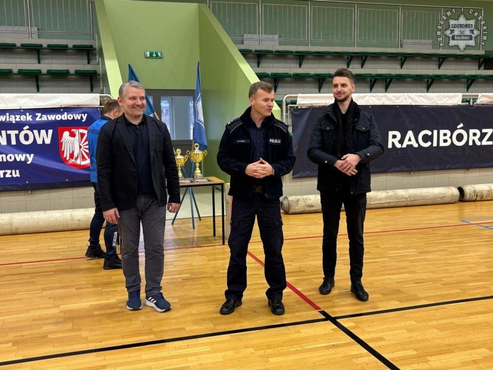 Zdjęcie w galerii na portalu naszraciborz.pl: Turniej halowej piłki nożnej o Puchar Komendanta Powiatowego Policji w Raciborzu wiadomości z regionu