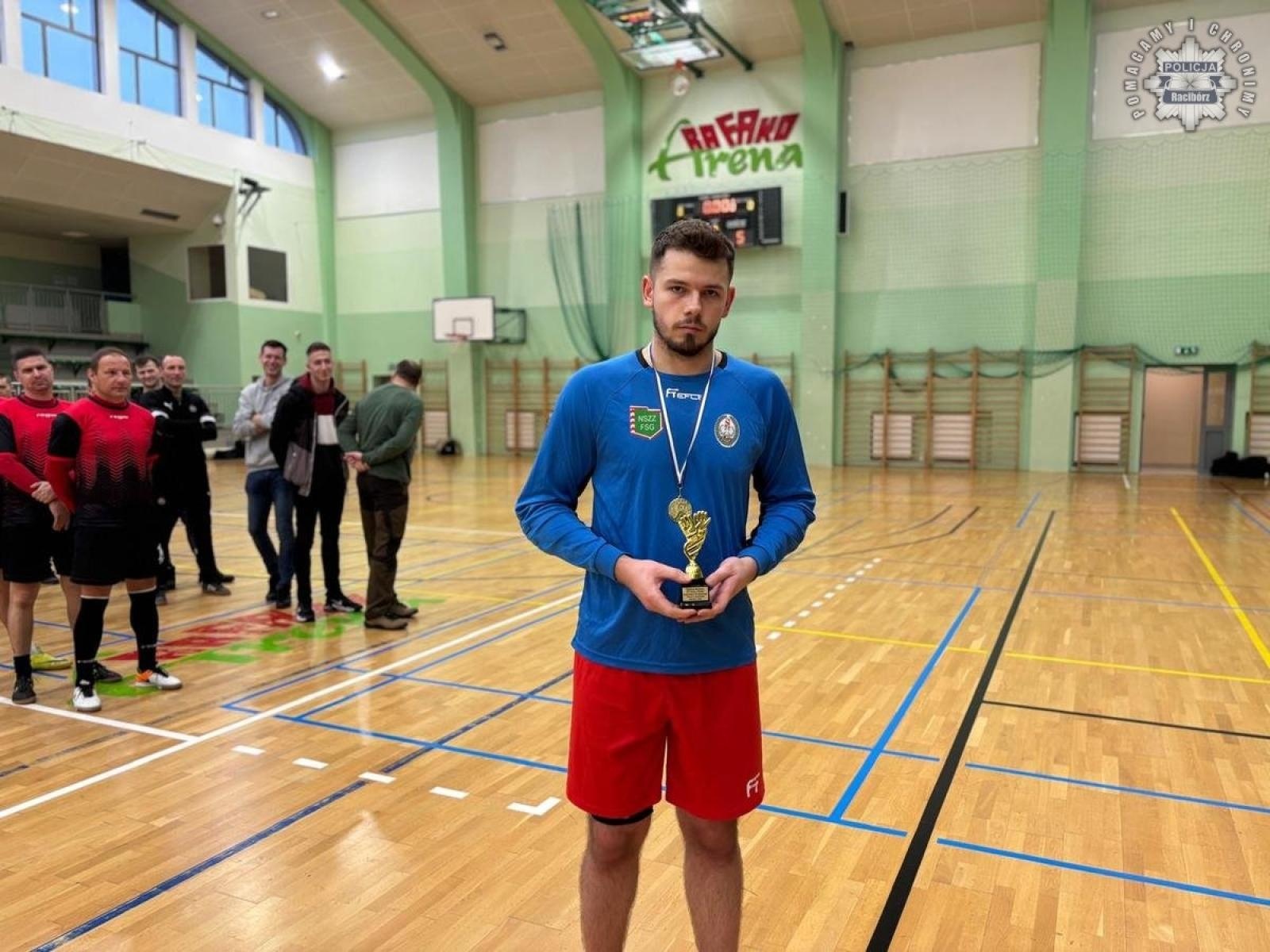 Zdjęcie w galerii na portalu naszraciborz.pl: Turniej halowej piłki nożnej o Puchar Komendanta Powiatowego Policji w Raciborzu wiadomości z regionu