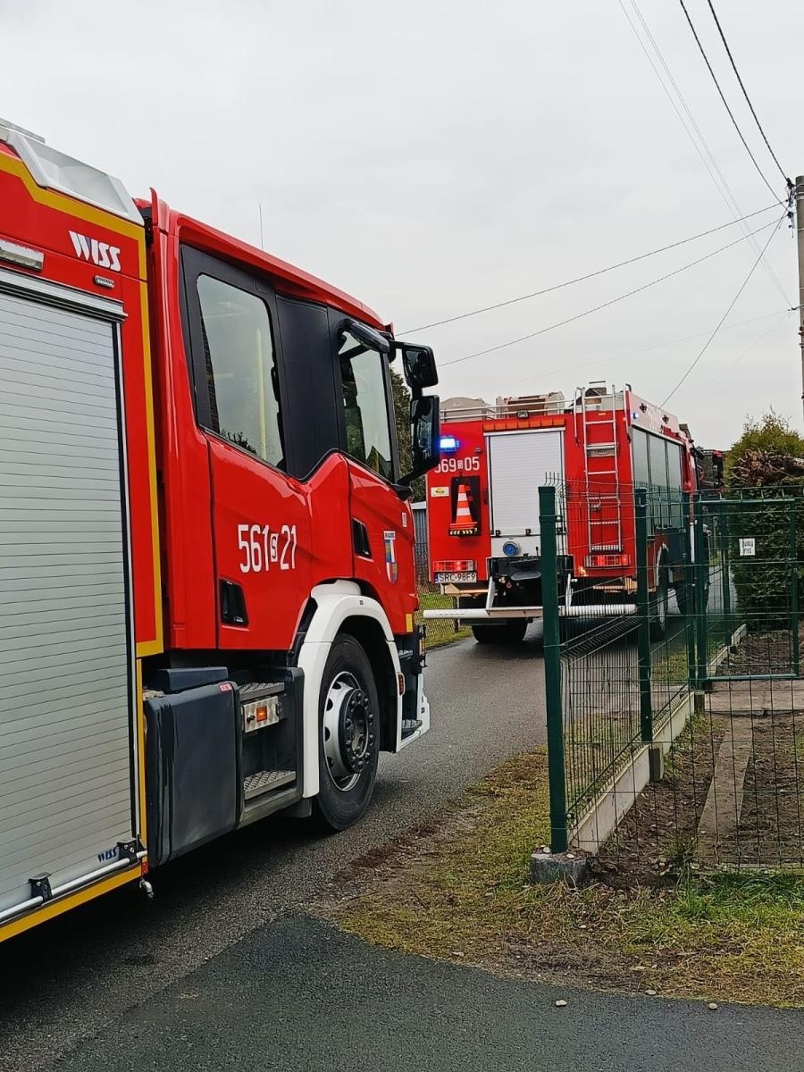 Zdjęcie w galerii na portalu naszraciborz.pl: W Siedliskach zapaliła się sadza w kominie wiadomości z regionu