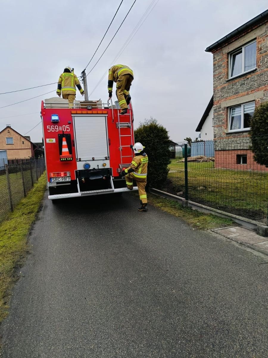 Zdjęcie w galerii na portalu naszraciborz.pl: W Siedliskach zapaliła się sadza w kominie wiadomości z regionu