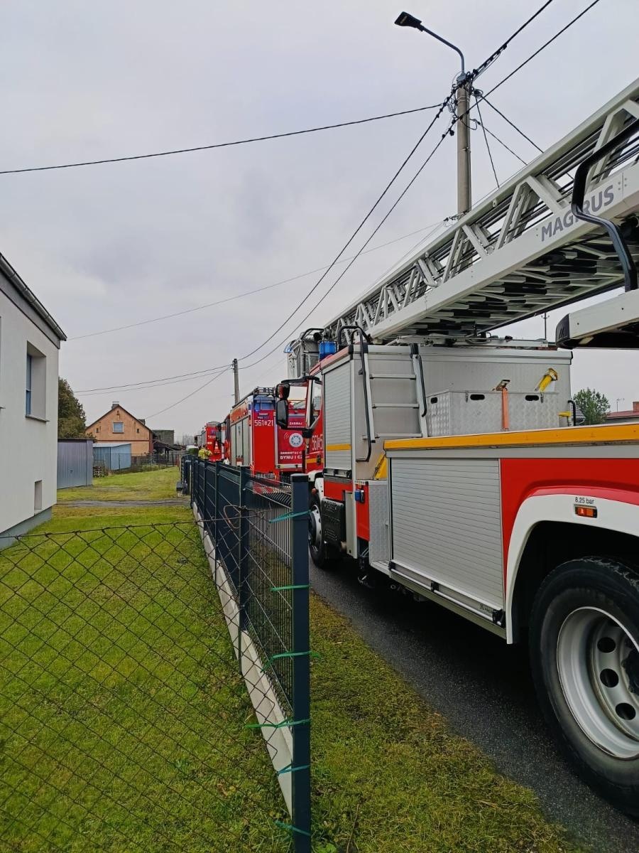 Zdjęcie w galerii na portalu naszraciborz.pl: W Siedliskach zapaliła się sadza w kominie wiadomości z regionu