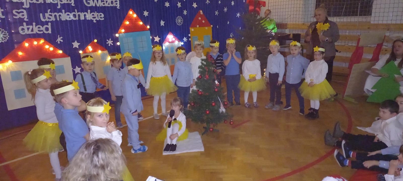 Zdjęcie w galerii na portalu naszraciborz.pl: Przedszkolny kiermasz świąteczny w ZSP 3 wiadomości z regionu