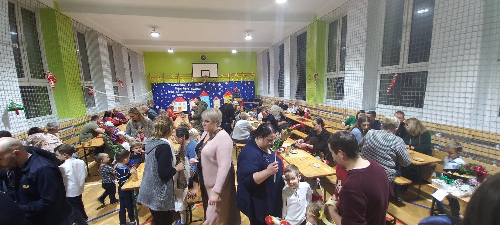 Zdjęcie w galerii na portalu naszraciborz.pl: Przedszkolny kiermasz świąteczny w ZSP 3 wiadomości z regionu