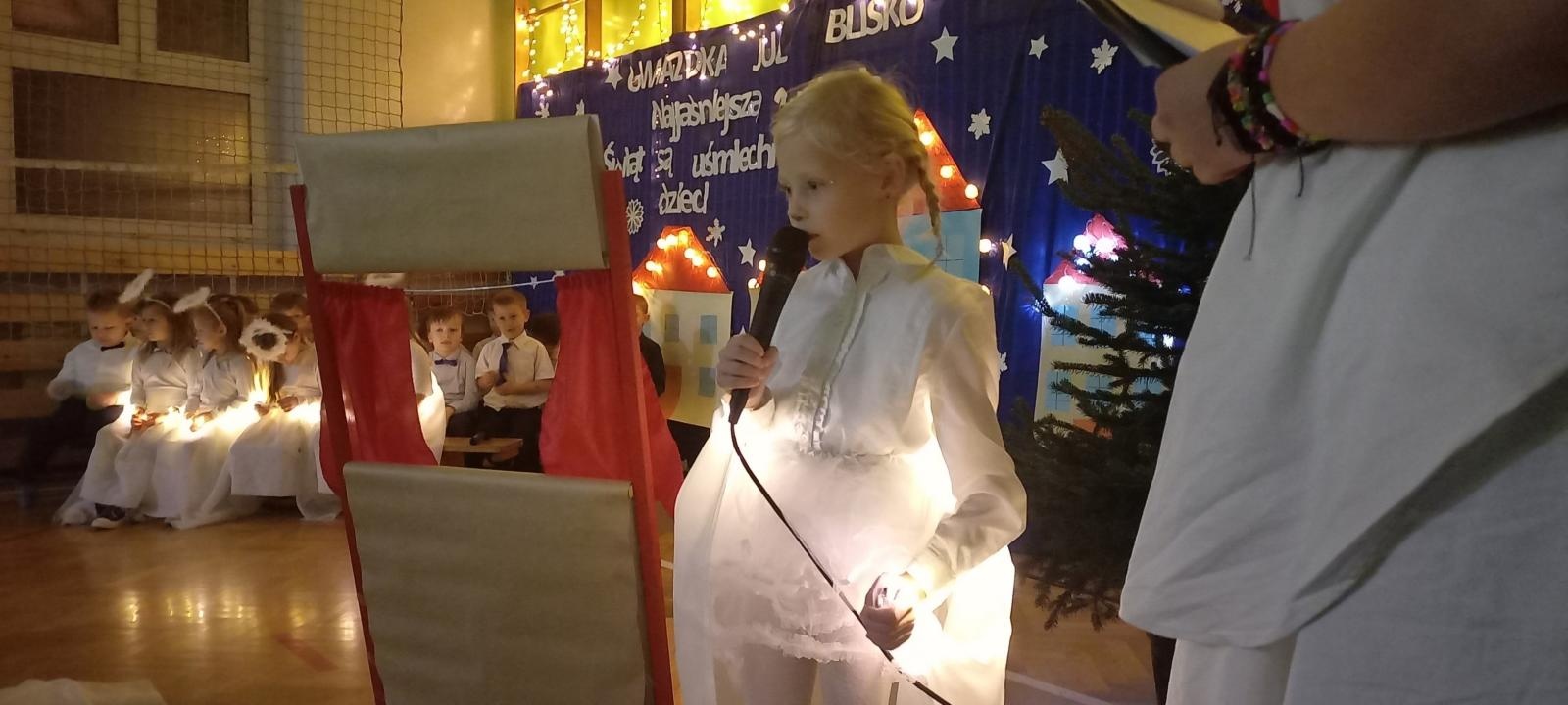 Zdjęcie w galerii na portalu naszraciborz.pl: Przedszkolny kiermasz świąteczny w ZSP 3 wiadomości z regionu