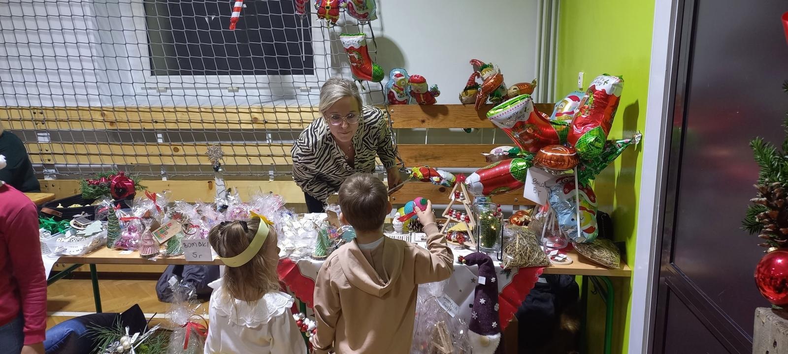 Zdjęcie w galerii na portalu naszraciborz.pl: Przedszkolny kiermasz świąteczny w ZSP 3 wiadomości z regionu