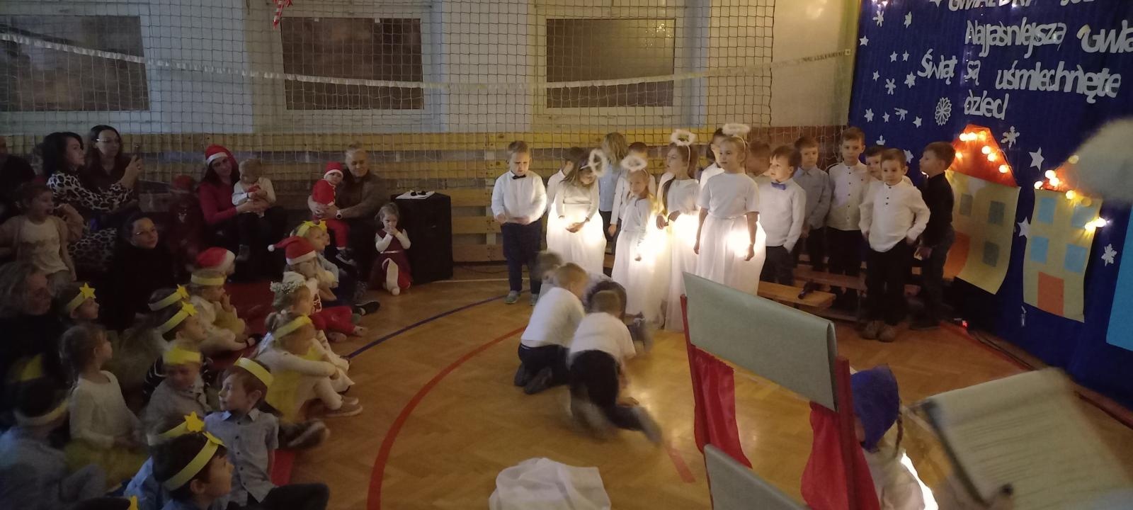 Zdjęcie w galerii na portalu naszraciborz.pl: Przedszkolny kiermasz świąteczny w ZSP 3 wiadomości z regionu