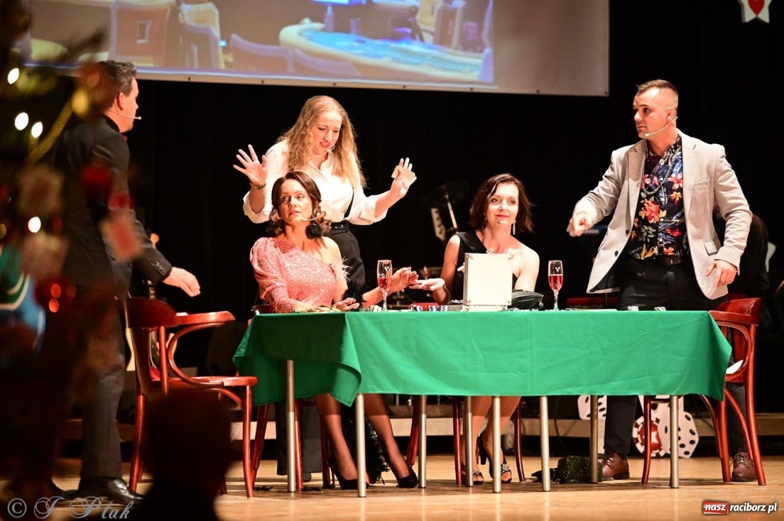 Zdjęcie w galerii na portalu naszraciborz.pl: Kłótnia przy stole, czyli włodarze Raciborza w kasynie [FOTO i WIDEO] wiadomości z regionu