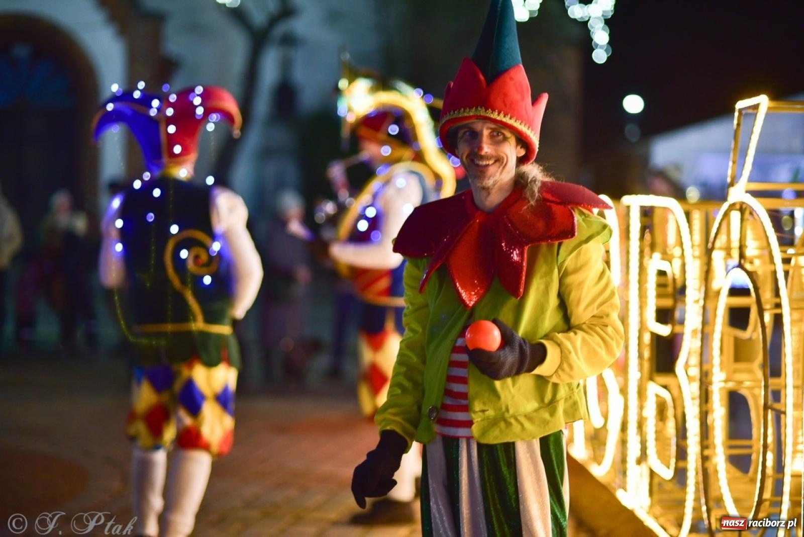 Zdjęcie w galerii na portalu naszraciborz.pl: Sobotni wieczór na raciborskim jarmarku na Rynku [FOTO, WIDEO, PROGRAM NA NIEDZIELĘ] wiadomości z regionu