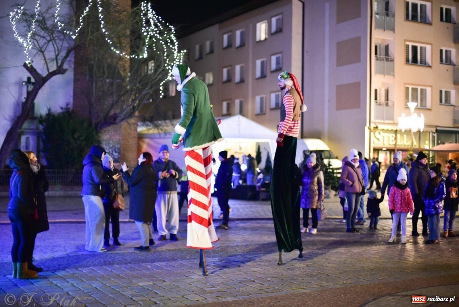 Zdjęcie w galerii na portalu naszraciborz.pl: Sobotni wieczór na raciborskim jarmarku na Rynku [FOTO, WIDEO, PROGRAM NA NIEDZIELĘ] wiadomości z regionu