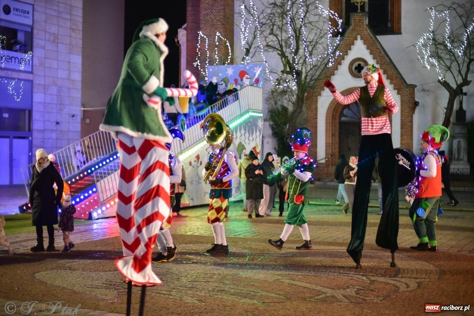 Zdjęcie w galerii na portalu naszraciborz.pl: Sobotni wieczór na raciborskim jarmarku na Rynku [FOTO, WIDEO, PROGRAM NA NIEDZIELĘ] wiadomości z regionu