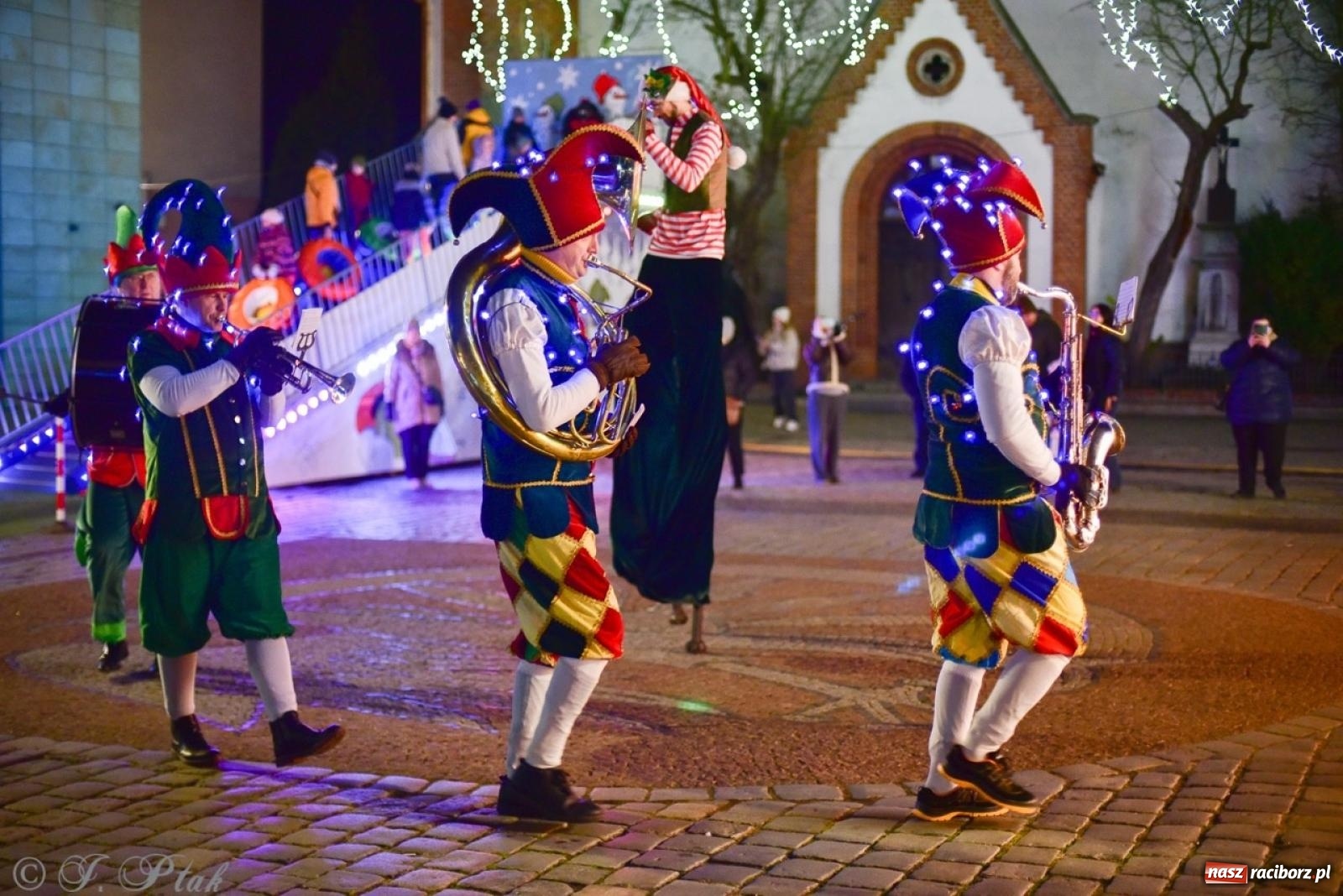 Zdjęcie w galerii na portalu naszraciborz.pl: Sobotni wieczór na raciborskim jarmarku na Rynku [FOTO, WIDEO, PROGRAM NA NIEDZIELĘ] wiadomości z regionu
