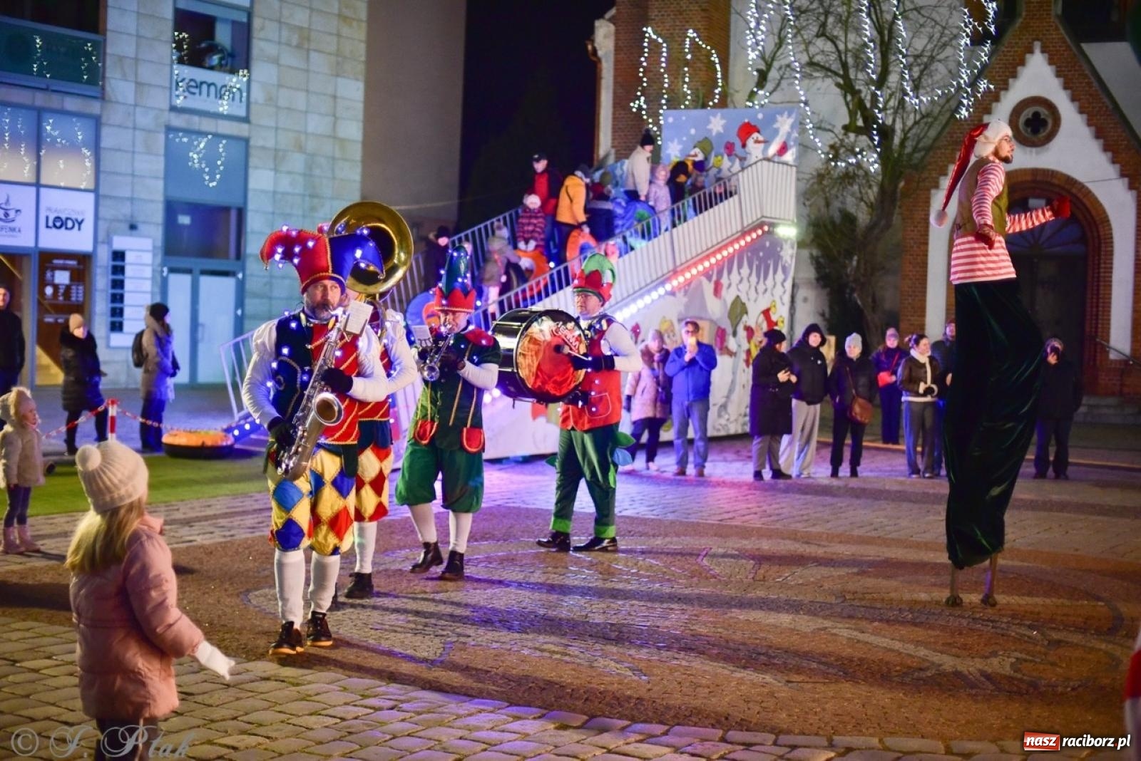 Zdjęcie w galerii na portalu naszraciborz.pl: Sobotni wieczór na raciborskim jarmarku na Rynku [FOTO, WIDEO, PROGRAM NA NIEDZIELĘ] wiadomości z regionu