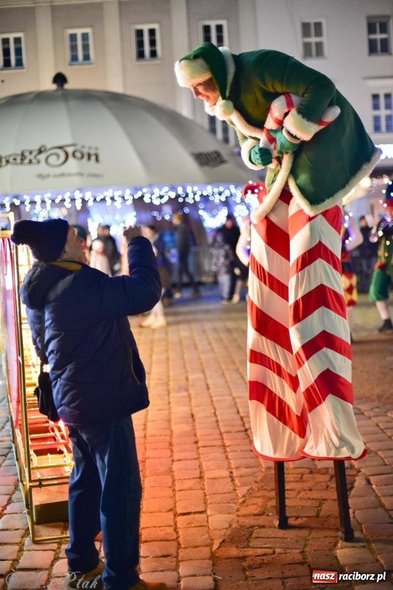 Zdjęcie w galerii na portalu naszraciborz.pl: Sobotni wieczór na raciborskim jarmarku na Rynku [FOTO, WIDEO, PROGRAM NA NIEDZIELĘ] wiadomości z regionu
