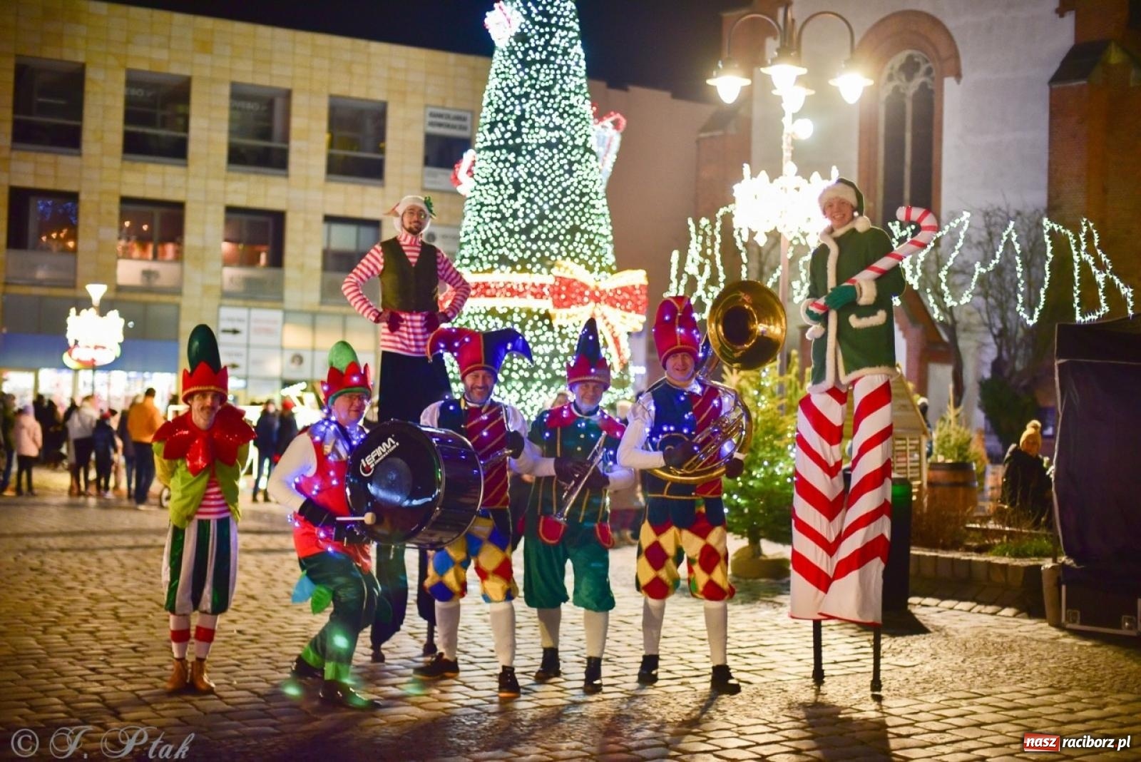 Zdjęcie w galerii na portalu naszraciborz.pl: Sobotni wieczór na raciborskim jarmarku na Rynku [FOTO, WIDEO, PROGRAM NA NIEDZIELĘ] wiadomości z regionu