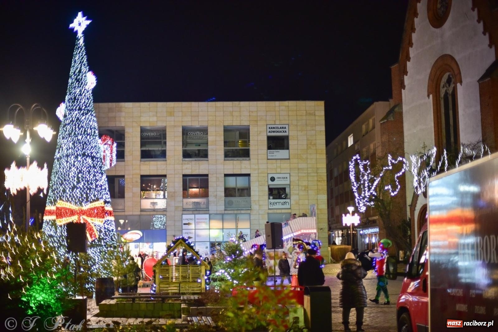 Zdjęcie w galerii na portalu naszraciborz.pl: Sobotni wieczór na raciborskim jarmarku na Rynku [FOTO, WIDEO, PROGRAM NA NIEDZIELĘ] wiadomości z regionu