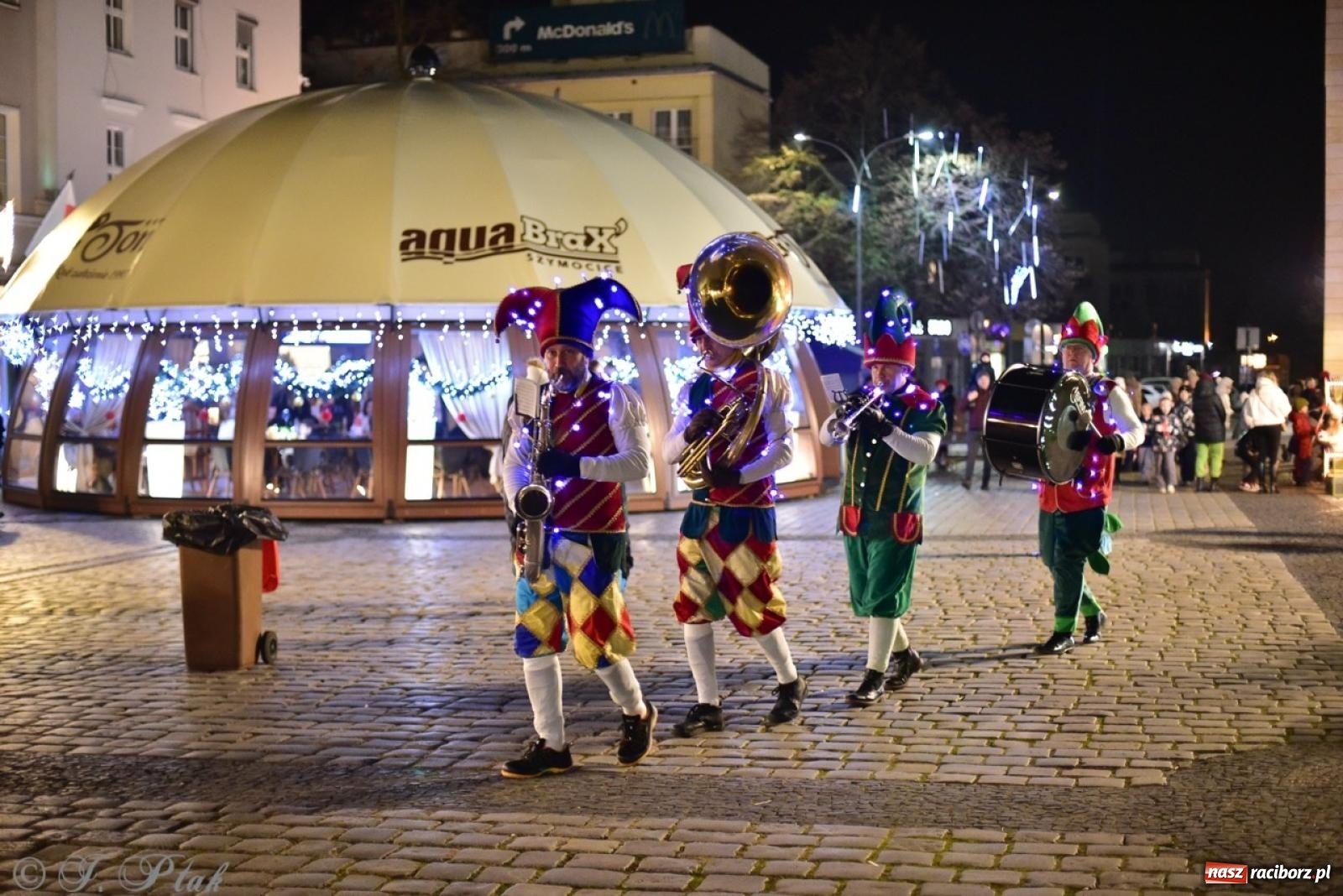 Zdjęcie w galerii na portalu naszraciborz.pl: Sobotni wieczór na raciborskim jarmarku na Rynku [FOTO, WIDEO, PROGRAM NA NIEDZIELĘ] wiadomości z regionu