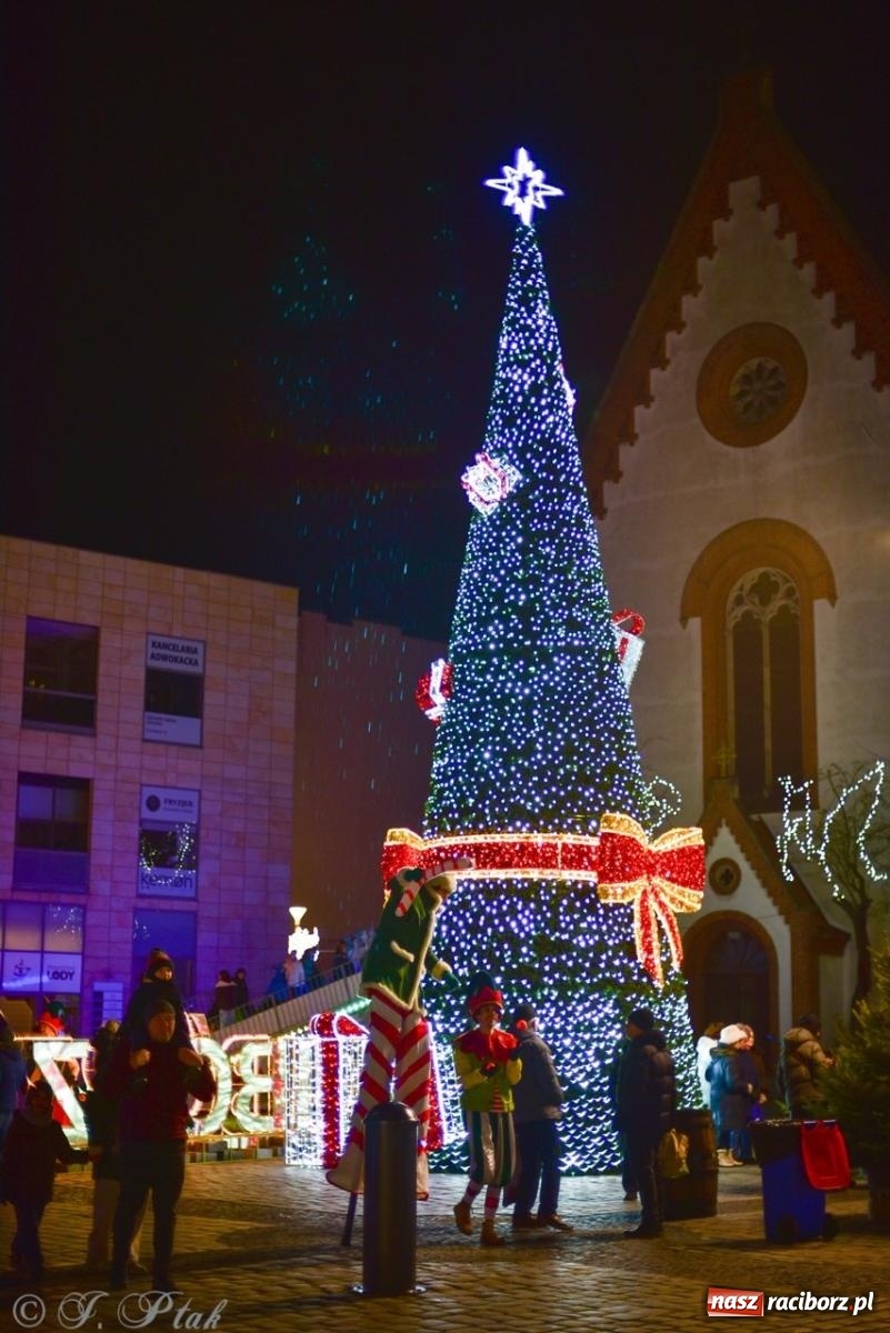 Zdjęcie w galerii na portalu naszraciborz.pl: Sobotni wieczór na raciborskim jarmarku na Rynku [FOTO, WIDEO, PROGRAM NA NIEDZIELĘ] wiadomości z regionu