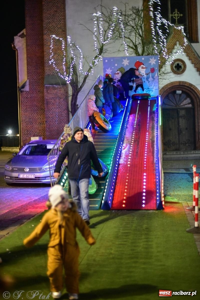 Zdjęcie w galerii na portalu naszraciborz.pl: Sobotni wieczór na raciborskim jarmarku na Rynku [FOTO, WIDEO, PROGRAM NA NIEDZIELĘ] wiadomości z regionu