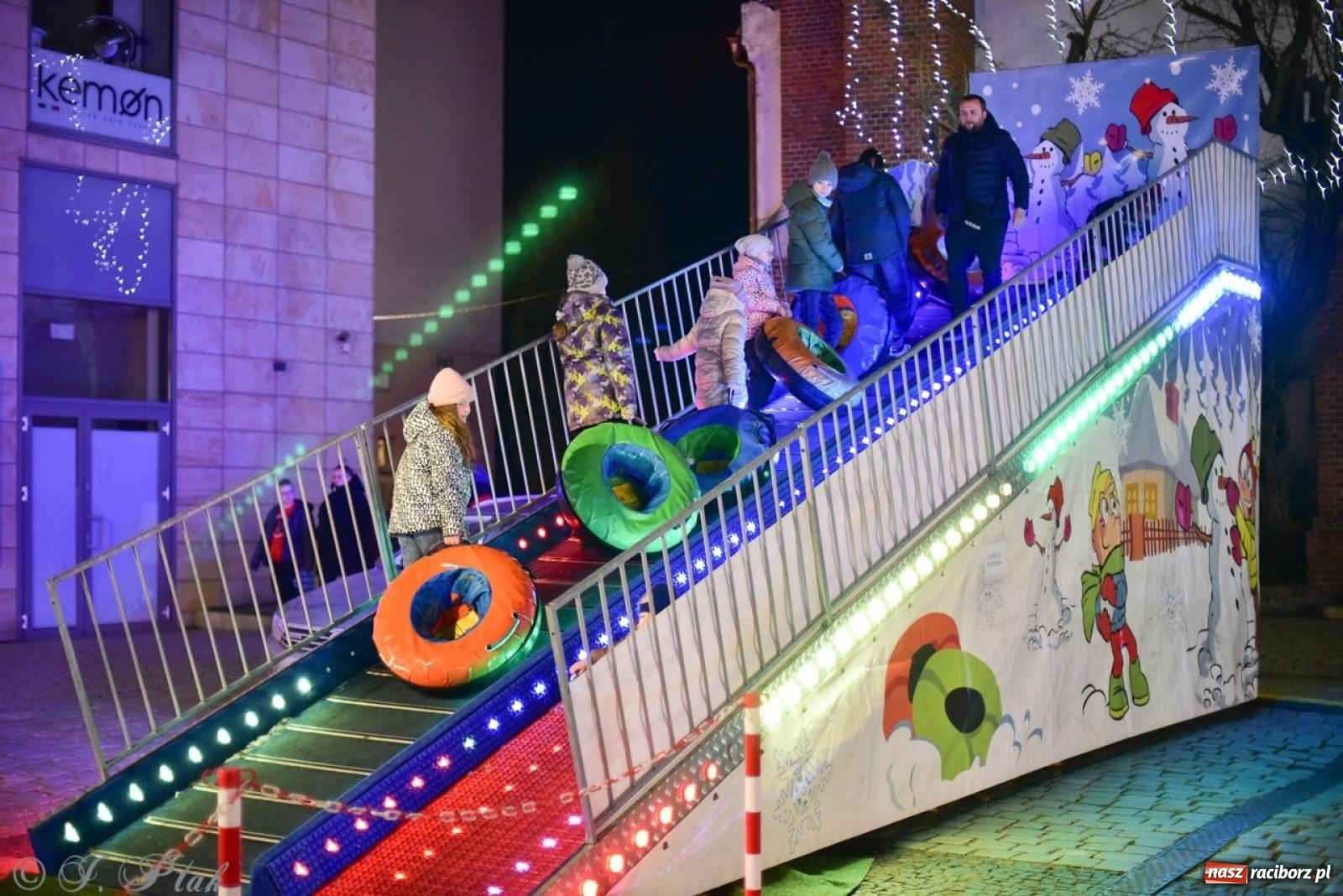 Zdjęcie w galerii na portalu naszraciborz.pl: Sobotni wieczór na raciborskim jarmarku na Rynku [FOTO, WIDEO, PROGRAM NA NIEDZIELĘ] wiadomości z regionu