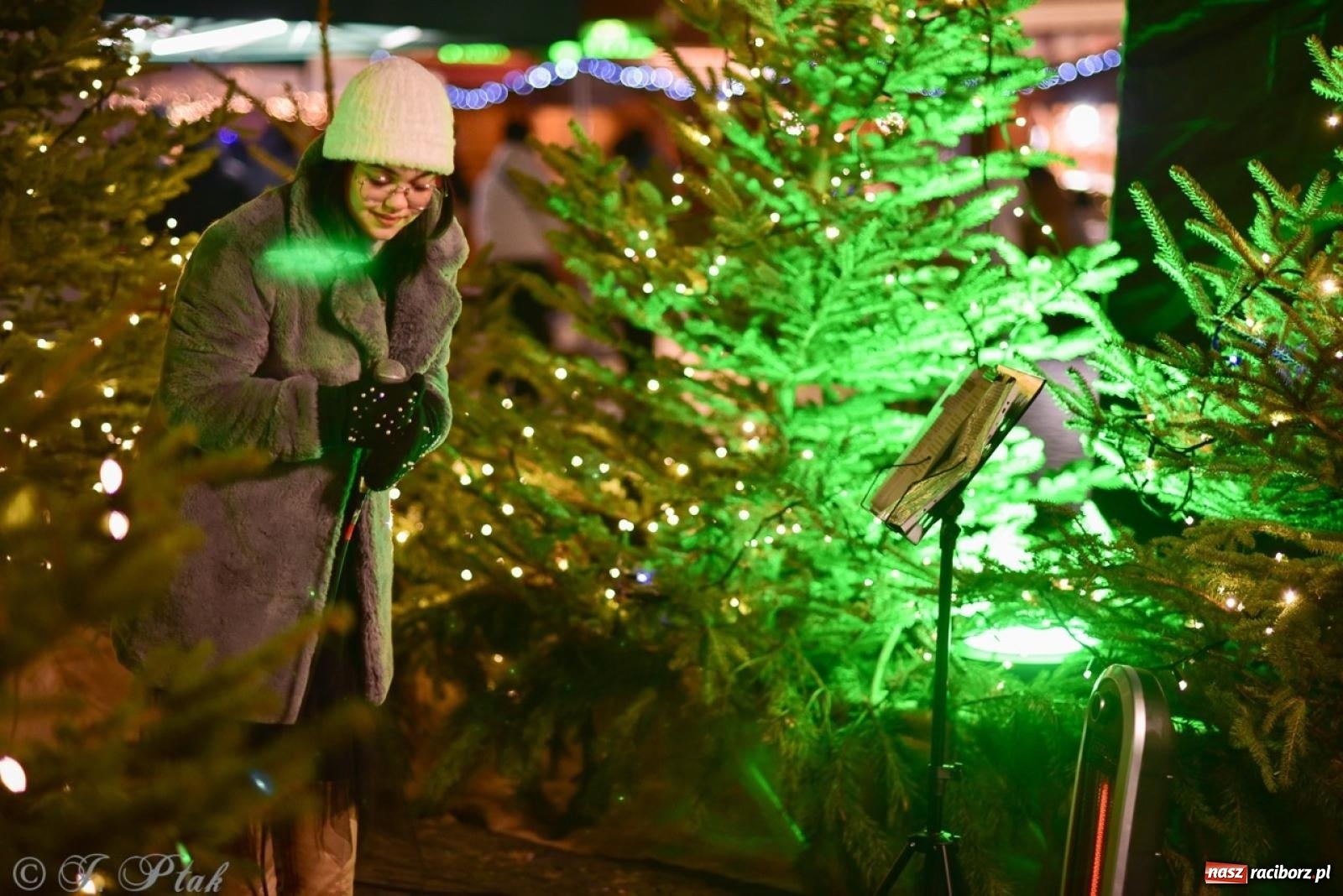 Zdjęcie w galerii na portalu naszraciborz.pl: Sobotni wieczór na raciborskim jarmarku na Rynku [FOTO, WIDEO, PROGRAM NA NIEDZIELĘ] wiadomości z regionu