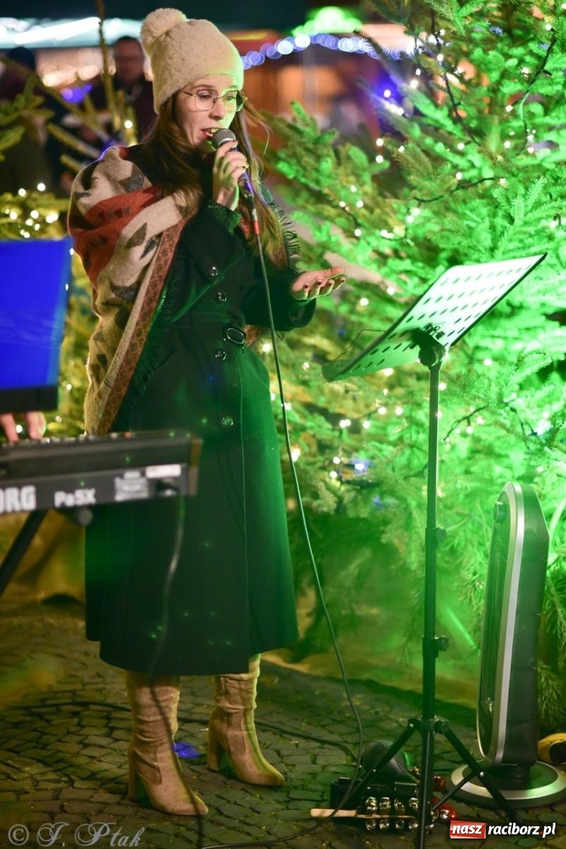 Zdjęcie w galerii na portalu naszraciborz.pl: Sobotni wieczór na raciborskim jarmarku na Rynku [FOTO, WIDEO, PROGRAM NA NIEDZIELĘ] wiadomości z regionu