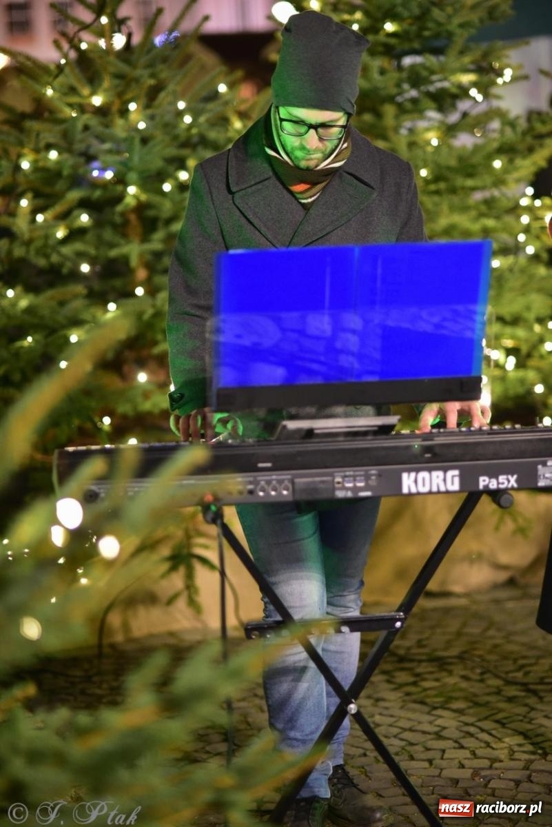 Zdjęcie w galerii na portalu naszraciborz.pl: Sobotni wieczór na raciborskim jarmarku na Rynku [FOTO, WIDEO, PROGRAM NA NIEDZIELĘ] wiadomości z regionu