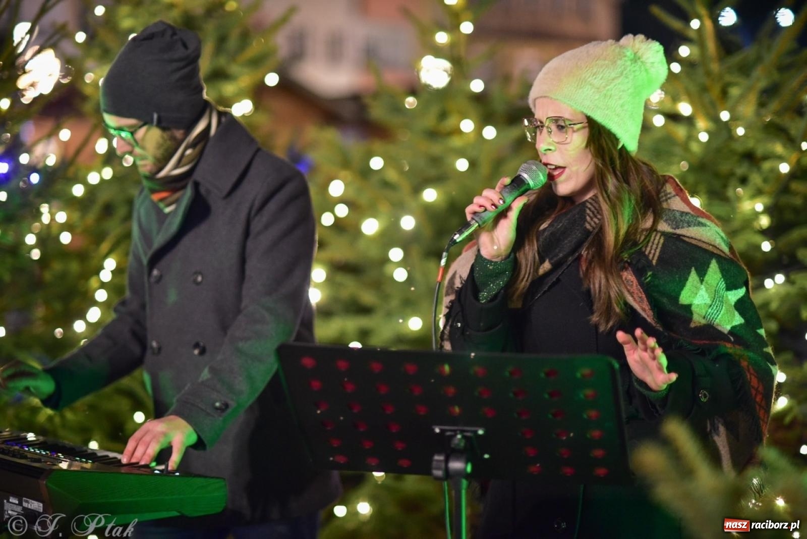 Zdjęcie w galerii na portalu naszraciborz.pl: Sobotni wieczór na raciborskim jarmarku na Rynku [FOTO, WIDEO, PROGRAM NA NIEDZIELĘ] wiadomości z regionu
