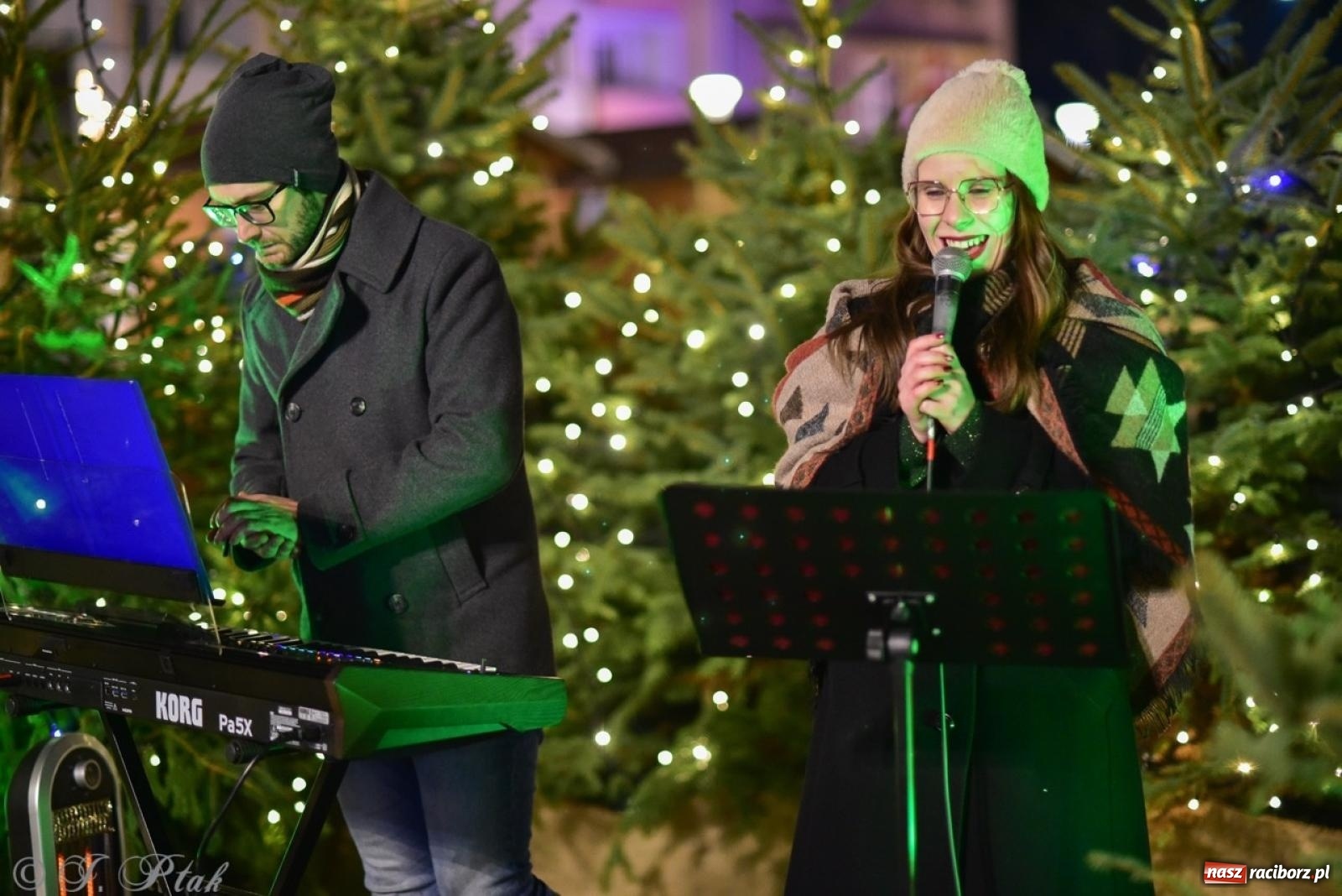Zdjęcie w galerii na portalu naszraciborz.pl: Sobotni wieczór na raciborskim jarmarku na Rynku [FOTO, WIDEO, PROGRAM NA NIEDZIELĘ] wiadomości z regionu