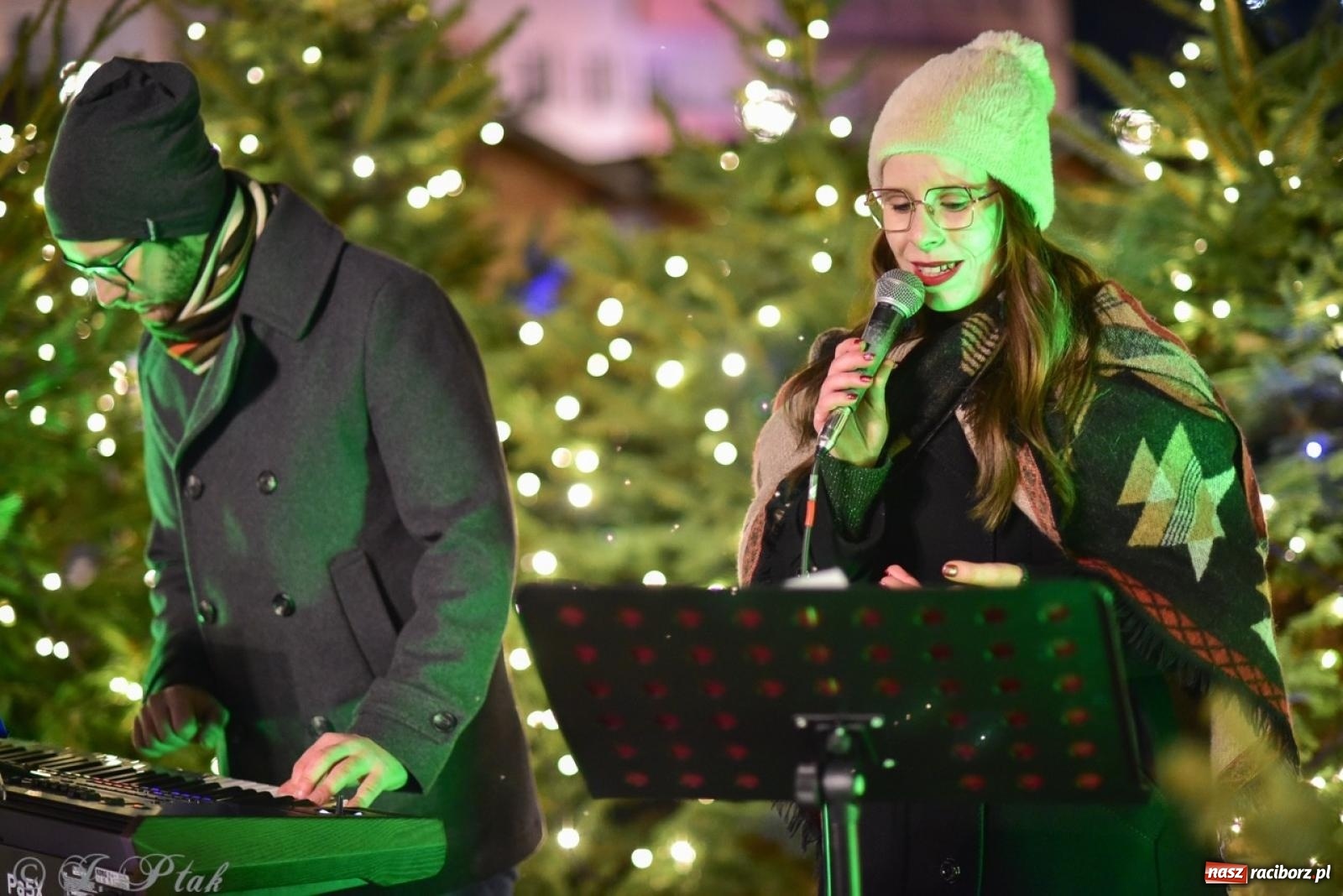 Zdjęcie w galerii na portalu naszraciborz.pl: Sobotni wieczór na raciborskim jarmarku na Rynku [FOTO, WIDEO, PROGRAM NA NIEDZIELĘ] wiadomości z regionu