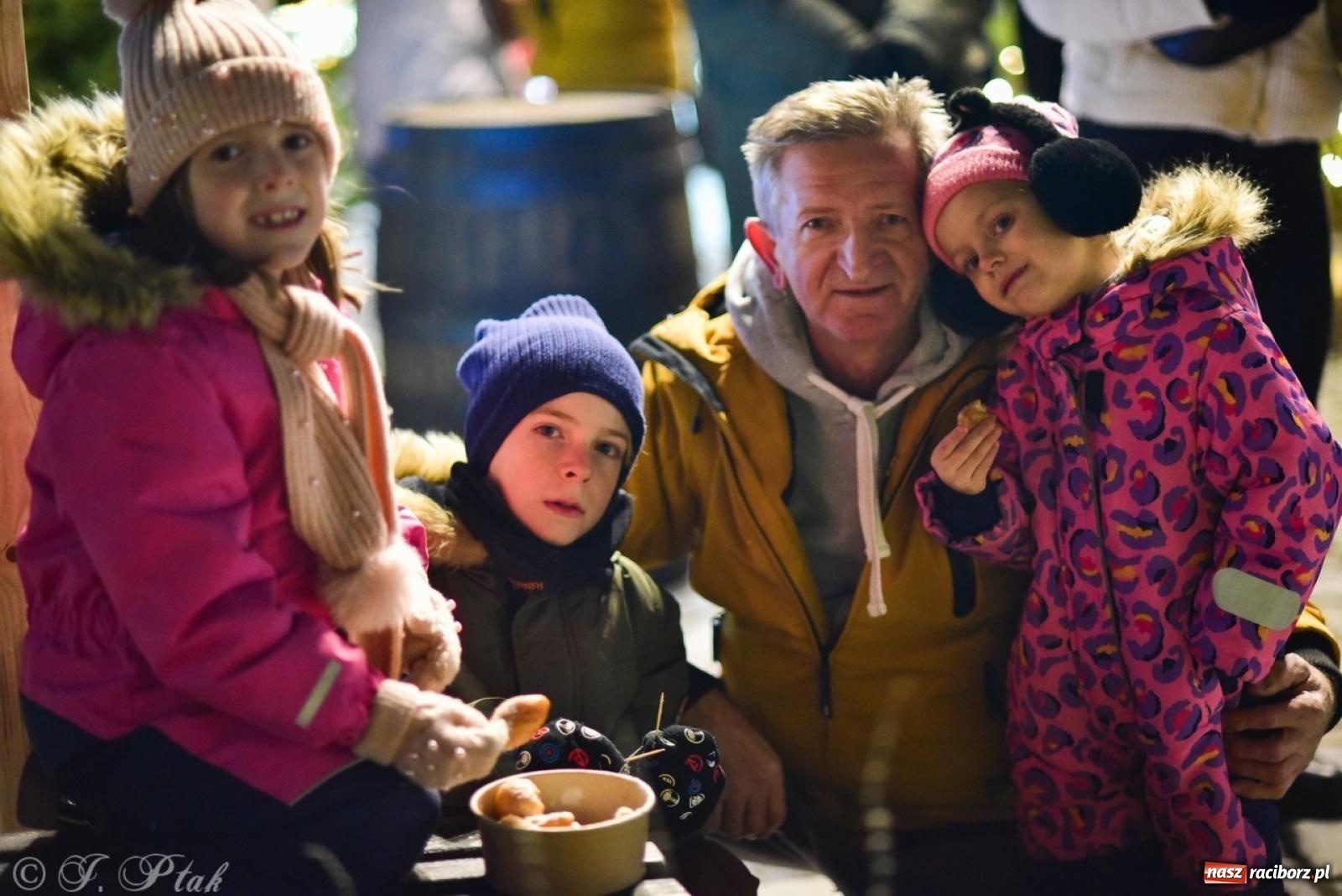 Zdjęcie w galerii na portalu naszraciborz.pl: Sobotni wieczór na raciborskim jarmarku na Rynku [FOTO, WIDEO, PROGRAM NA NIEDZIELĘ] wiadomości z regionu
