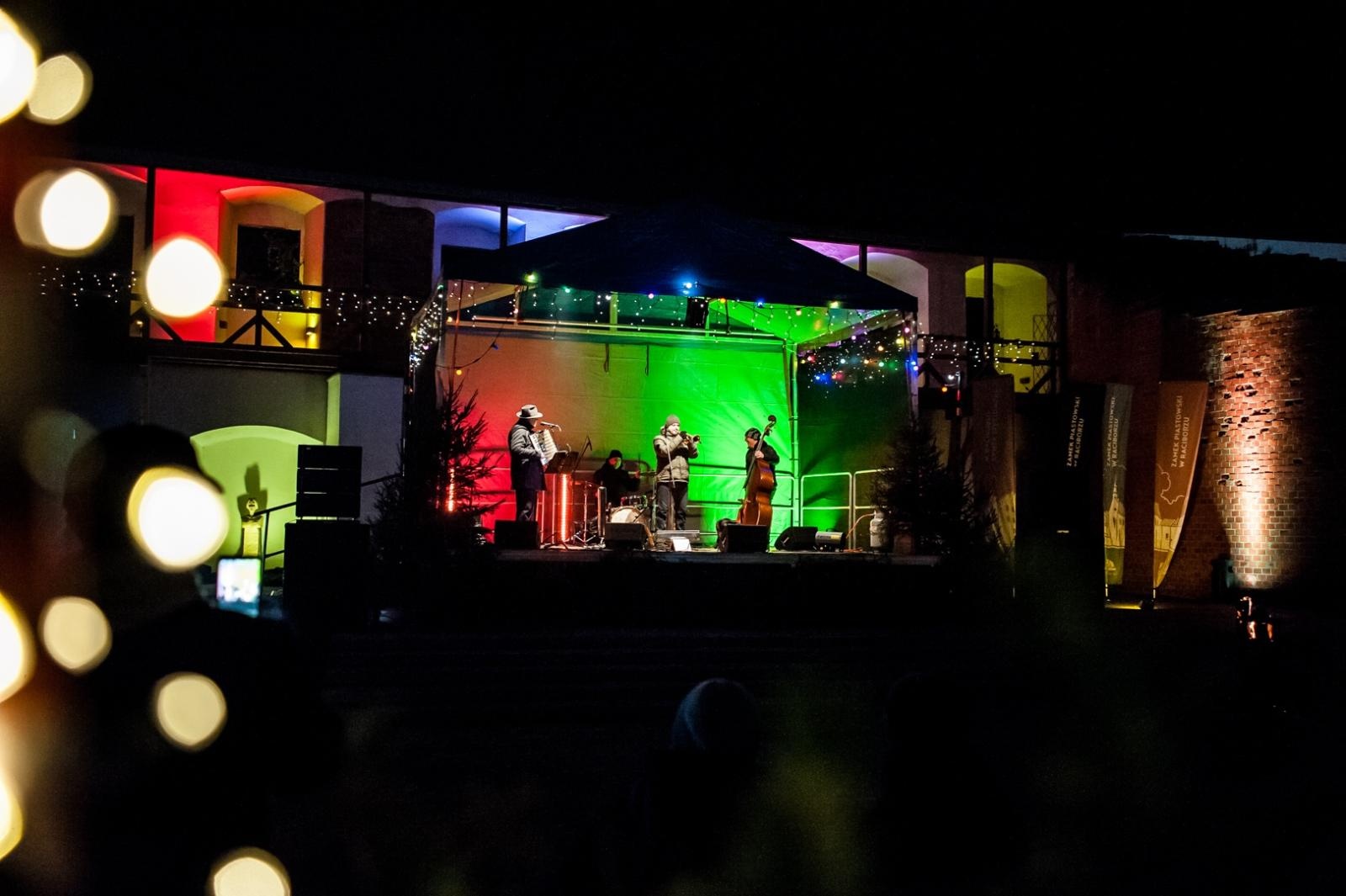 Zdjęcie w galerii na portalu naszraciborz.pl: Sobotni wieczór na jarmarku na Zamku Piastowskim [FOTO i WIDEO, PROGRAM NA NIEDZIELĘ] wiadomości z regionu