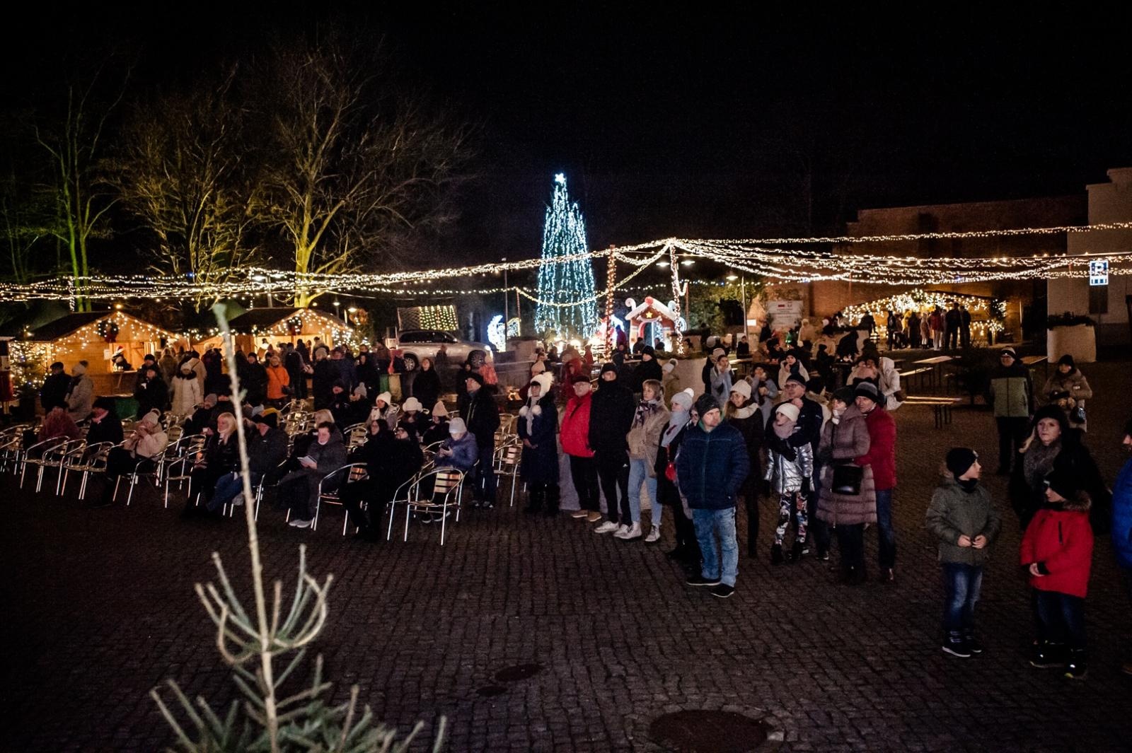 Zdjęcie w galerii na portalu naszraciborz.pl: Sobotni wieczór na jarmarku na Zamku Piastowskim [FOTO i WIDEO, PROGRAM NA NIEDZIELĘ] wiadomości z regionu