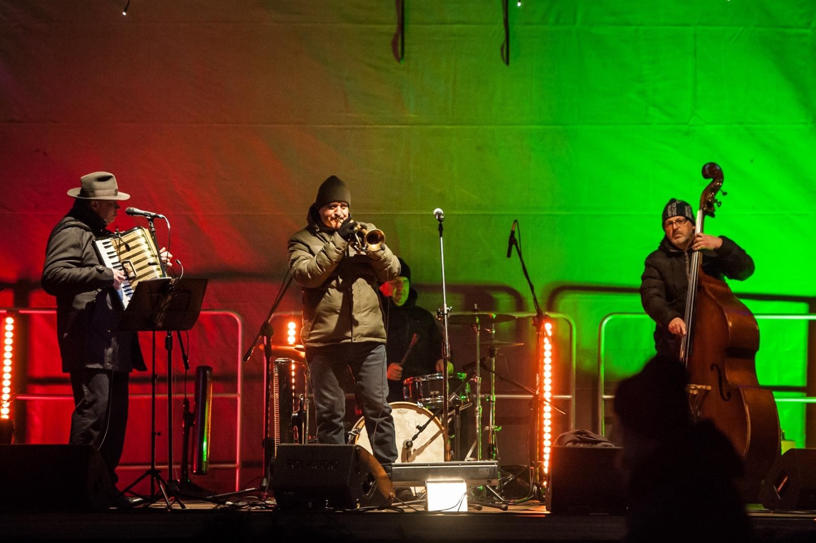 Zdjęcie w galerii na portalu naszraciborz.pl: Sobotni wieczór na jarmarku na Zamku Piastowskim [FOTO i WIDEO, PROGRAM NA NIEDZIELĘ] wiadomości z regionu