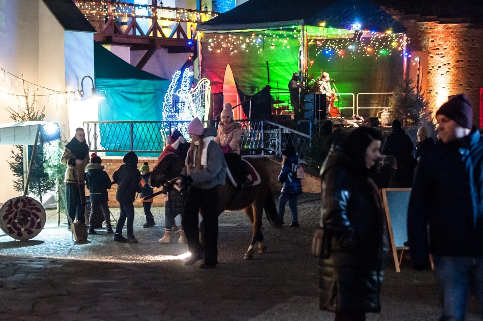 Zdjęcie w galerii na portalu naszraciborz.pl: Sobotni wieczór na jarmarku na Zamku Piastowskim [FOTO i WIDEO, PROGRAM NA NIEDZIELĘ] wiadomości z regionu