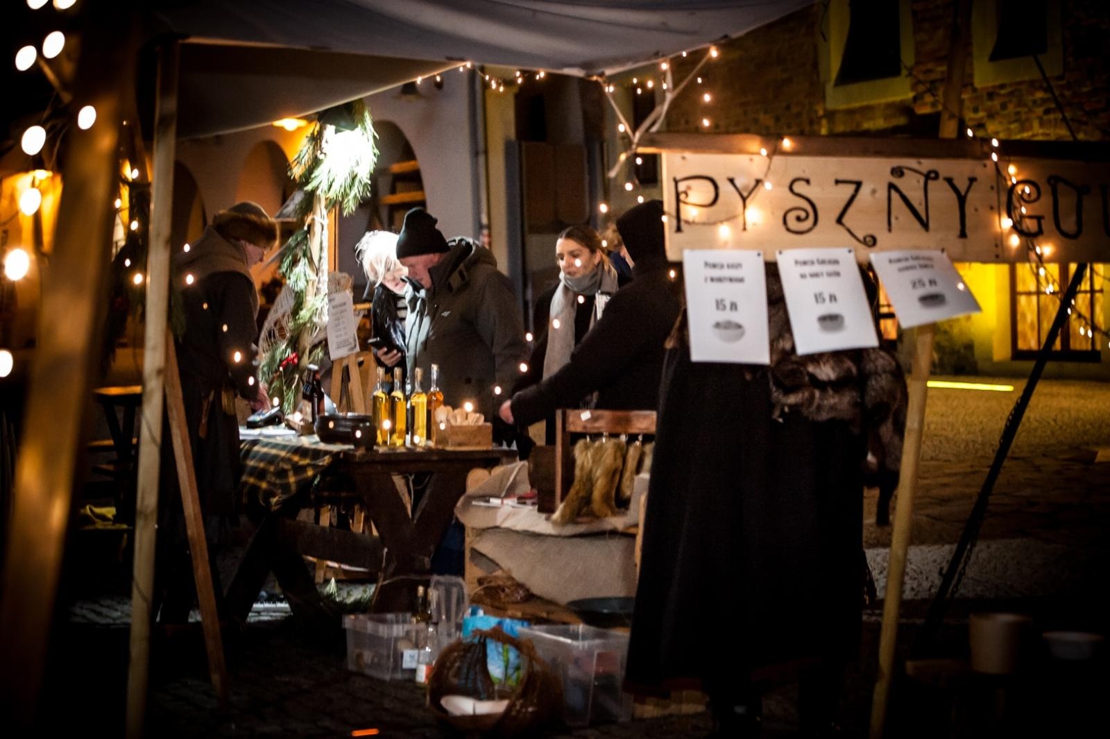 Zdjęcie w galerii na portalu naszraciborz.pl: Sobotni wieczór na jarmarku na Zamku Piastowskim [FOTO i WIDEO, PROGRAM NA NIEDZIELĘ] wiadomości z regionu
